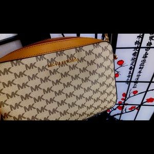 Beautiful MK bag with multiple small pockets inside.